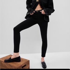 Gap: True Skinny High Rise Jean. Size 27, black.